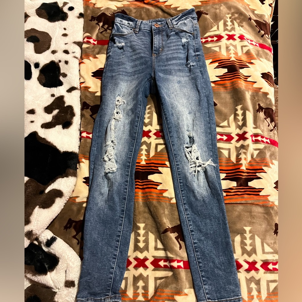 No boundaries ripped jeans dark wash